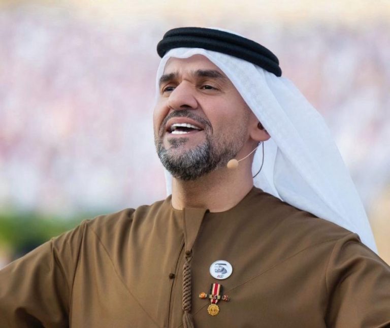 حسين الجسمي يشارك في مسيرة الاتحاد مقدما ياشروق المجد بحضور رئيس الدولة