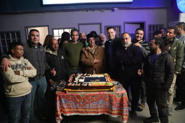 صناع مسلسل السرايا الصفرا يحتفلون ببدء التصوير استعداداً لرمضان 26