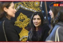 صورة النجمة مي عمر تتلقي واجب العزاء في والدها في حزن شديد