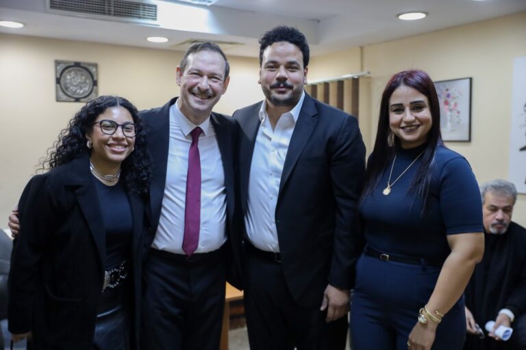 بالصور.. تكريم مصطفى غريب وأيمن الشيوي في افتتاح مهرجان المسرح العالمي 41
