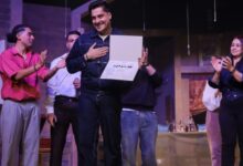 صورة بالصور.. الكمامة في مهرجان المسرح العالمي تتحول من أداة وقاية إلي عقاب نفسي