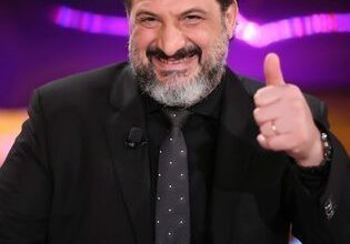 صورة الفنان خالد الصاوي يبحث عن الجديد وعبد الناصر وضعني علي الخريطة