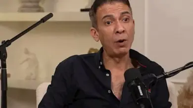 صورة الآلاف يشيعون جثمان الطبيب المصري الشهير ضياء العوضي في جنازة مهيبة