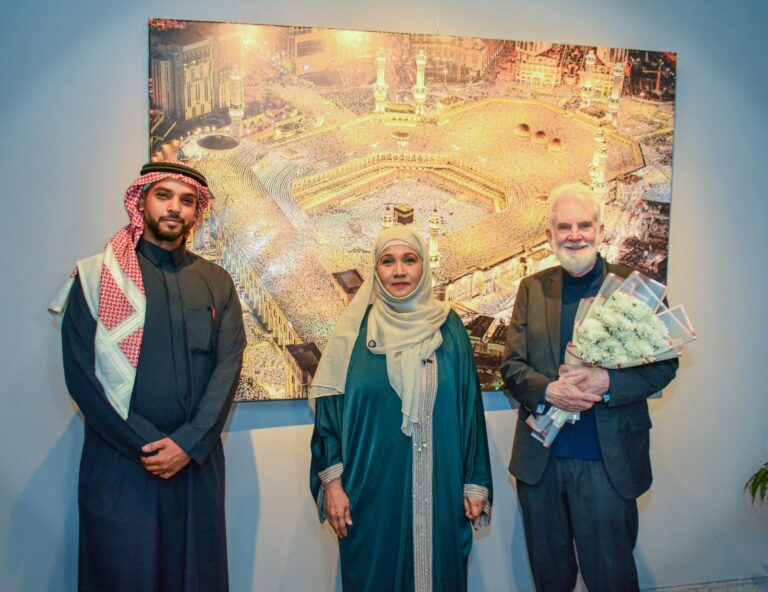 من مكة إلى القاهرة أطياف الحرمين رحلة إيمانية بعدسة سعودية