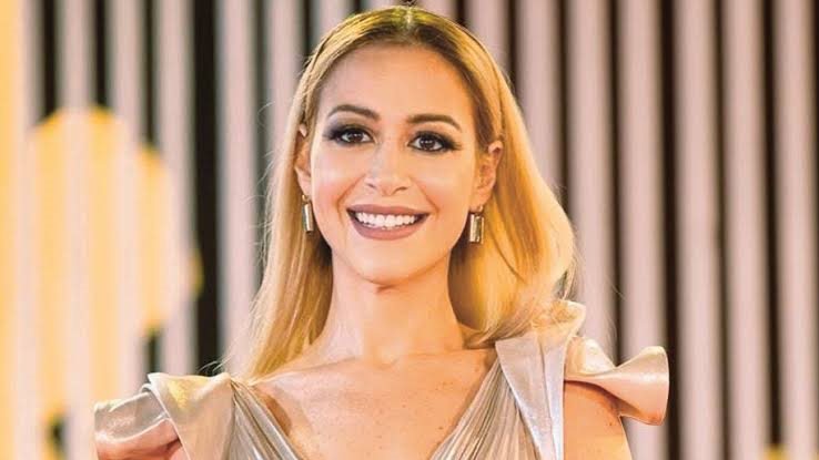 منة شلبي تحتفل بعيد ميلادها 44 وتتلقي وتنشر رسائل محبة من نجمات الفن وتواصل نشاطها الفني بنجاح