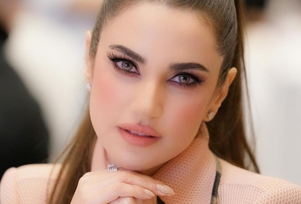 الفنانة درة تعود للدراما وتروج لفيلم الست لما