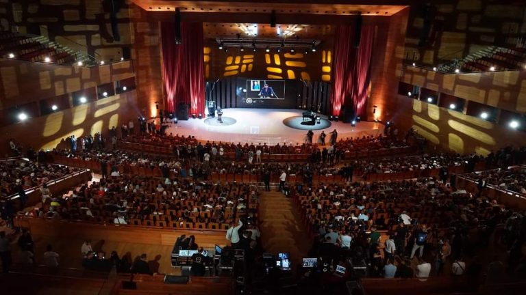 تكريمات مميزة في مهرجان وهران: احتفاء بالمخرجين والنجوم العرب