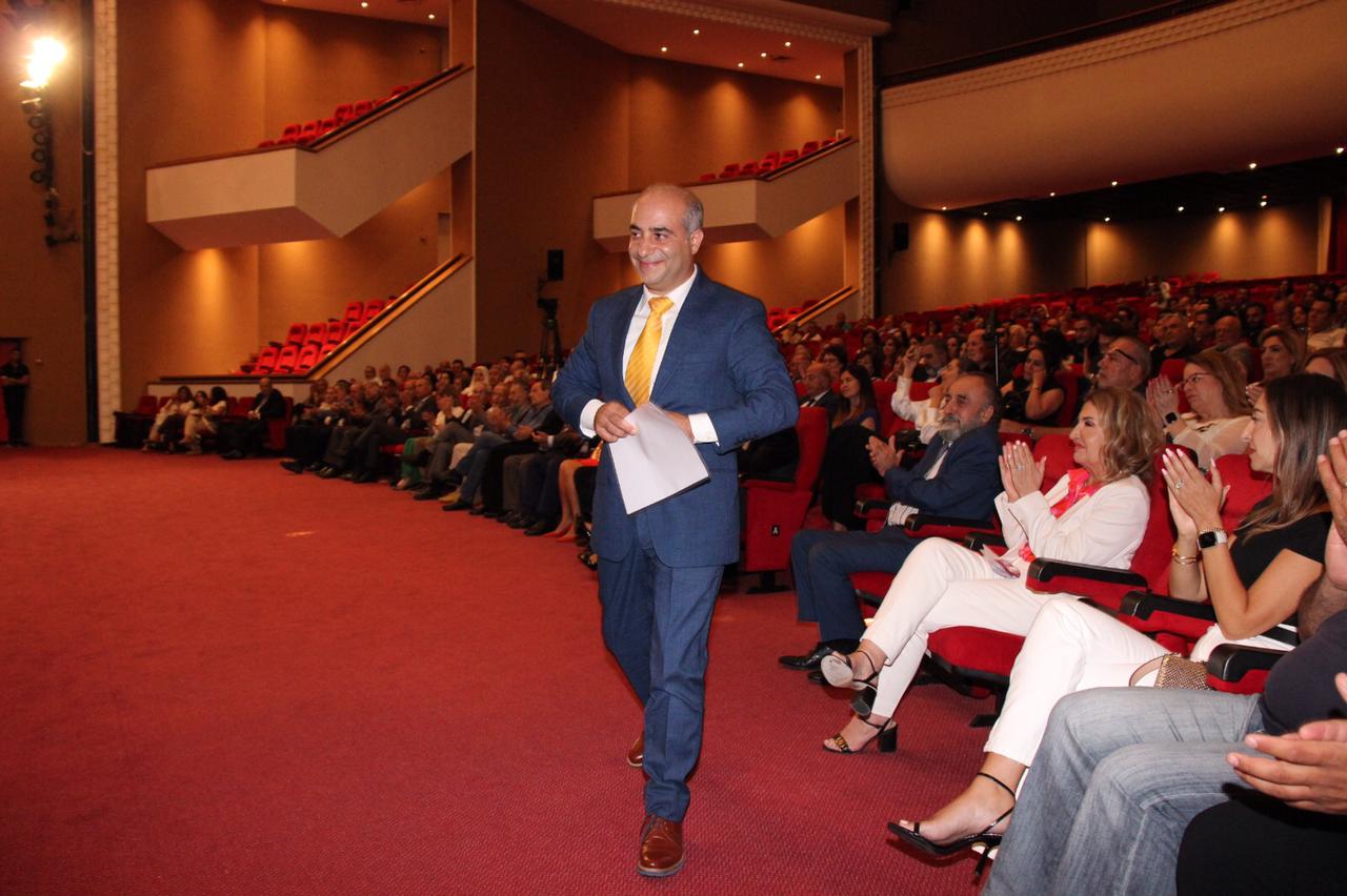 غاندي بو ذياب يفتتح معرضه في قصر الأونيسكو بحضور عدد كبير من الهيئات السياسية و الثقافية