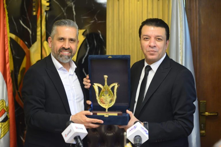 نقيب الموسيقيين اللبنانيين مكرمًا في القاهرة بحضور مصطفى كامل