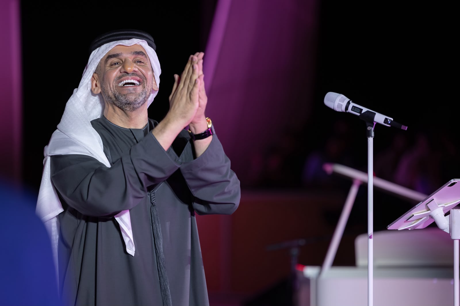 حسين الجسمي يتألق ويشعل الأجواء ويخطف القلوب بالساحل الشمالي